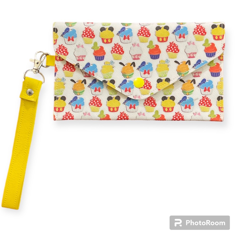 Disney's  Wallet Mickey Mouse And Friends Cupcake Wristlet  Wallet
